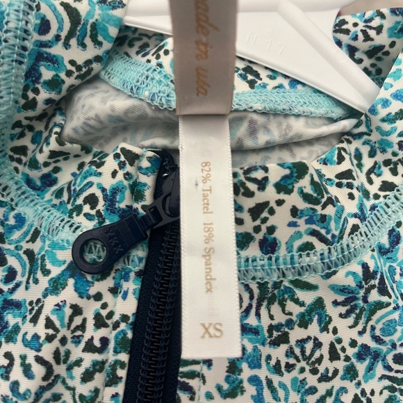 Luxury Rash Guard - Picture 4 of 4